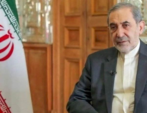 «تاریخ فروشی نیست!»؛ واکنش شدید ولایتی به تهدیدهای ترامپ در مورد تنگه هرمز